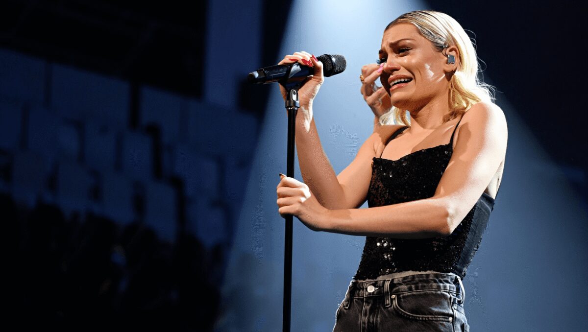 Jessie J Breaks Down in Tears on Stage 4 Years After Suffering Miscarriage