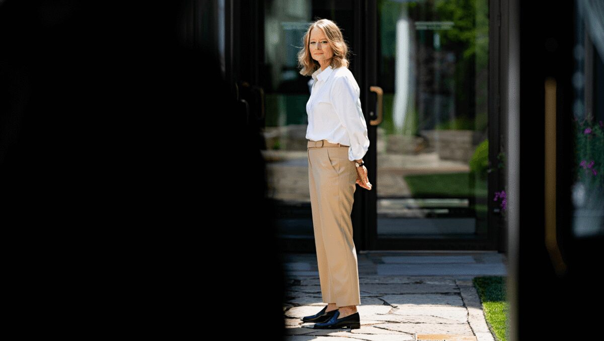 Jodie Foster Ditched Sandals for This Luxe Alternative That Screams ‘Upper East Side Rich Mom’