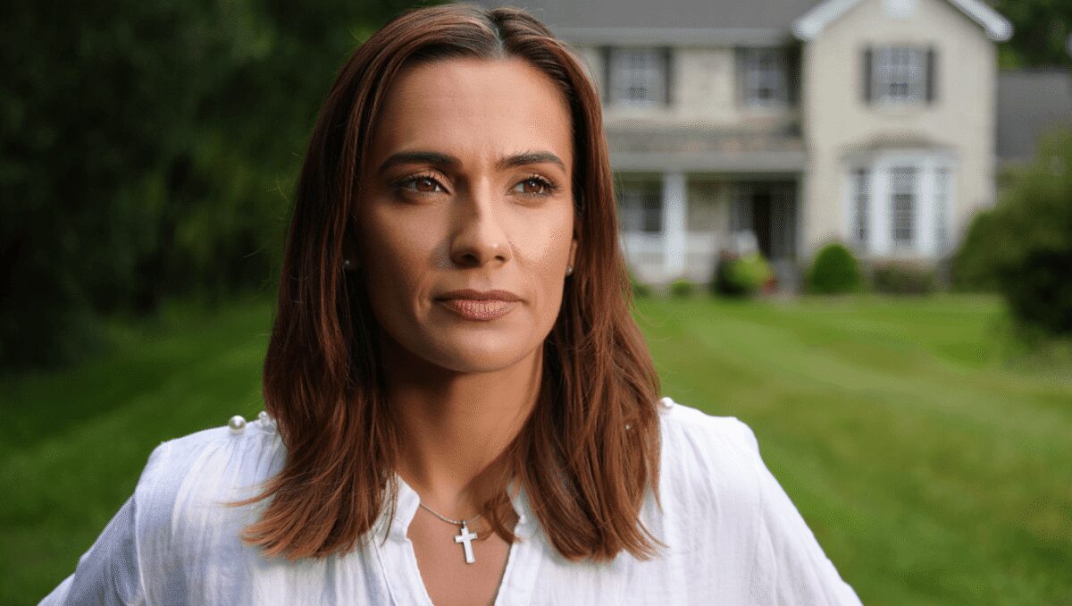 ‘Double Lives of Suburban Wives’ Sneak Peek: A Christian Finds Herself in the Adult Content World (Exclusive)