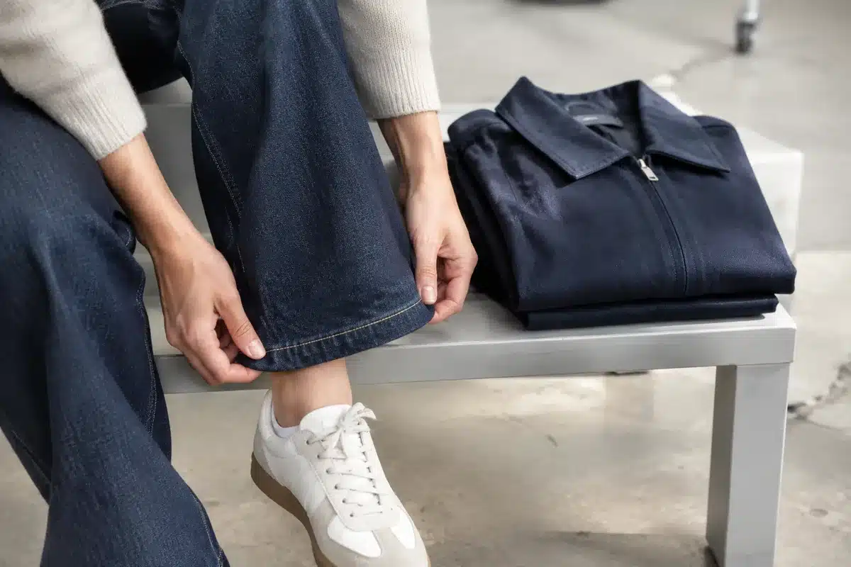 Nicole Kidman dark wash denim slims women over 45: $37 look