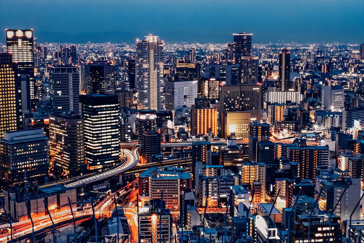 Retro city skyline with dramatic stunt lighting evoking 1980s action spectacle